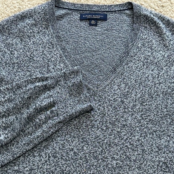 Banana Republic Men’s XL Silk Cashmere V Neck Sweater - Picture 9 of 9